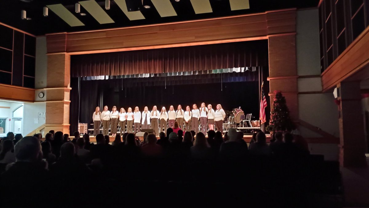 sthenryschools's tweet photo. Excellent job by the choir tonight at their annual Christmas Concert!!! https://t.co/LpvyckS5CB