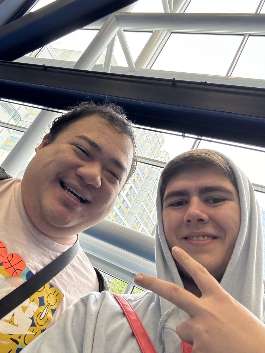 I have to say despite the rounds taking a while overall the Houston regional was a really fun event to attend. Congratulations to my boy <a href="/GhostyTCGs/">Ghosty</a> on top 32, I got the honor of playing against a top runeterra player <a href="/AlanzqTFT/">Mateusz Jasiński</a> ( he smoked me) then I even got to meet <a href="/scarra/">DSG scarra</a>