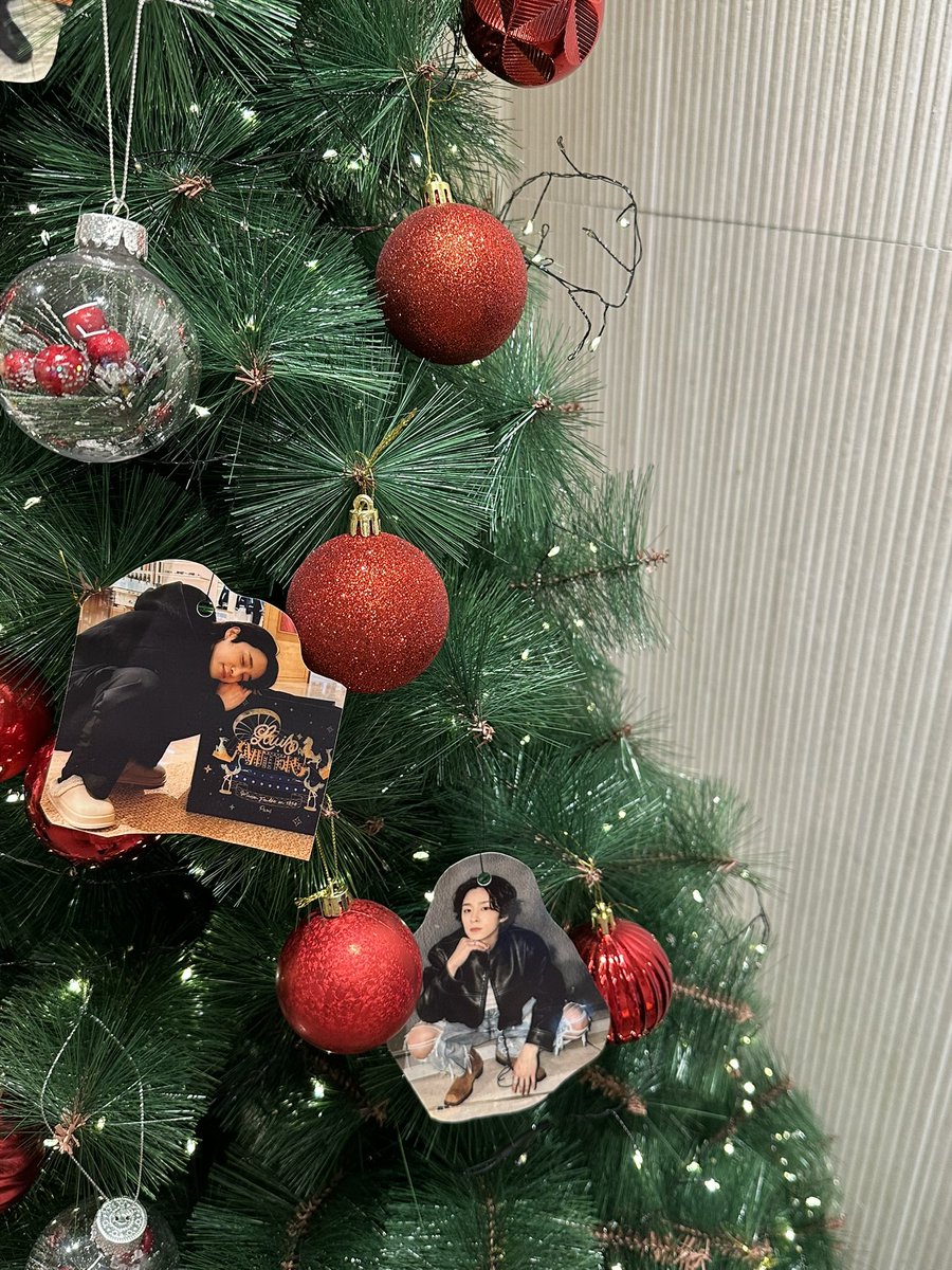 우연히 마주친 행복☘️💛
오빠 생일 축하하러 간 카페에서 더 큰 행운을 만나버렸다..!💛
덕분에 즐겁고 행복한 시간이었습니다💛❤️

 #다들_오늘도_재진이랑_같이_행복해줘