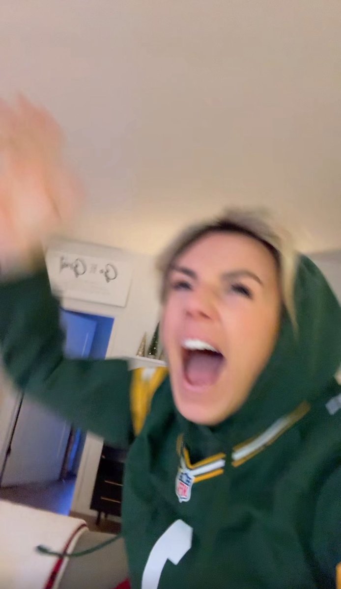 Annie Agar (@annieagar) on Twitter photo 