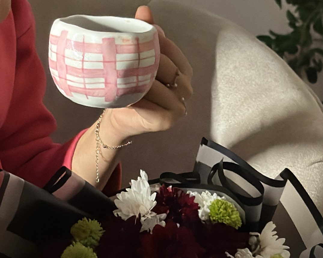 كانها الفرقى . . طلبتك حاجتين
لا تعلمني ، ولا تكذب علي
صاحبي ، بموت من كثر الحنين