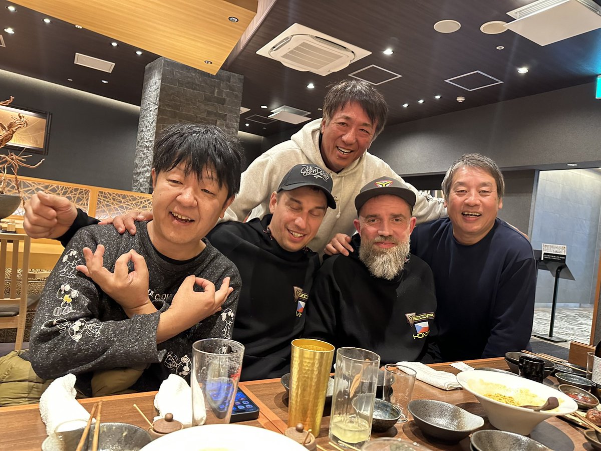 皆様！RCDCお疲れ様でした〜🎵
世界中から強者が大集結‼️😊
弊社商品をお取り扱い頂いております、
フランス🇫🇷DriftparadizのVincent、
driftparadiz.fr/en-en
タイ🇹🇭Hype RCのPatt、
facebook.com/share/1AELJNrR…
チェコ🇨🇿yeda shopのViki、Honza
yeda-shop.eu
&amp;世界のマッキーさん❗️