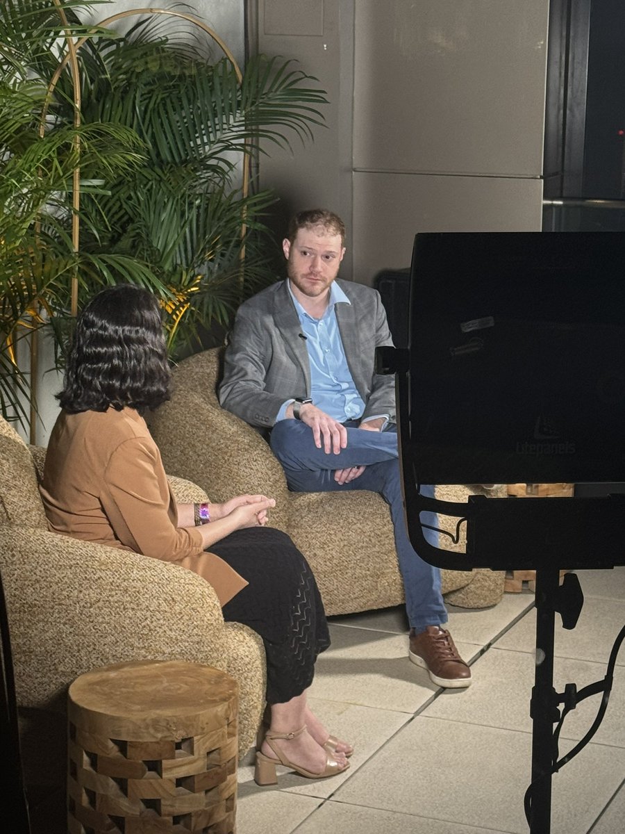 🙌🙌 Off to a great start with Dr Coombs and Fakhri on a great #CLL discussion as well as <a href="/AgrimaMianMD/">Agrima Mian</a> interviewing <a href="/Perlmutter_CC/">Perlmutter Cancer Center at NYU Langone Health</a> Dr Samuel Yamshon on key #ASH25 data. More to come!