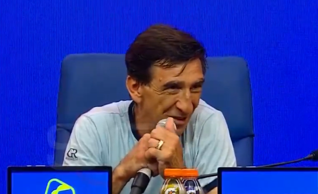 🗣️Gustavo Costas, DT de RACING CLUB en conferencia s/el cambio de CLAUDIO ÚBEDA, DT de BOCA JUNIORS sacando a EXEQUIEL ZEBALLOS y metiendo a ALAN VELASCO: 

“¿Nos facilitó ese cambio? No me voy a meter en los cambios de Boca… pero SÍ. Teníamos muchos jugadores amonestados”.