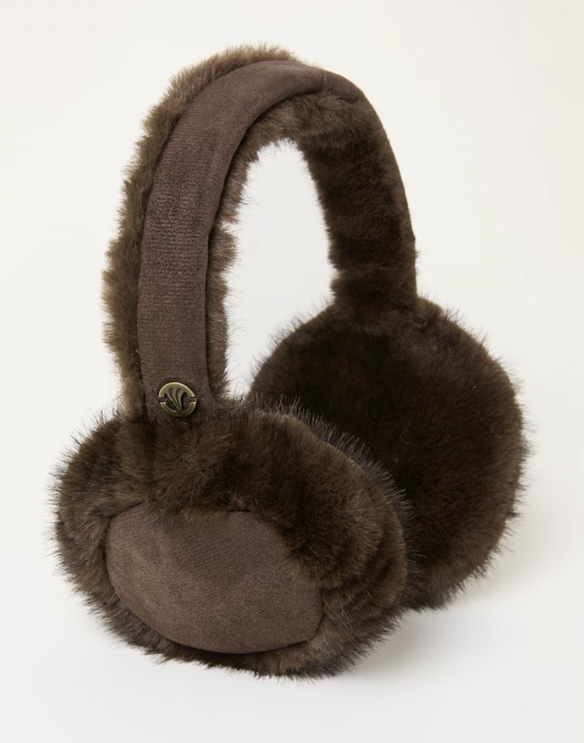 hokart599408's tweet image. Trying to improve my UGC game rn by learning how to create fur. Below is the reference and what I created, if there is anyone out there with fur experience I would love to hear your advice on how I can improve!

#RobloxUGC #UGCCreator #RobloxDev #Roblox #RDC #SoftStepsUGC