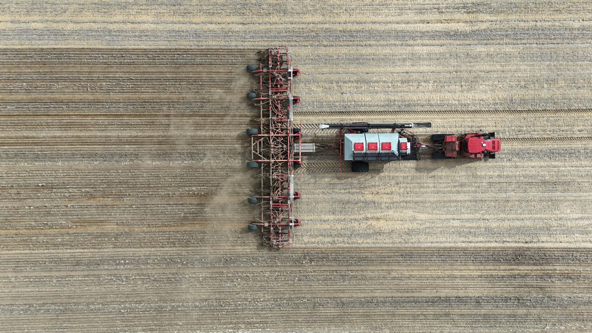 📏 Flexible spacing, precise results. 

The Quantum has a wide range of row spacing options. The design of the frame allows either imperial or metric spacing.

Ask your dealer which configuration fits your farm 👉🔗 loom.ly/u_BjJg0

#MorrisEquipment #MorrisPrecision