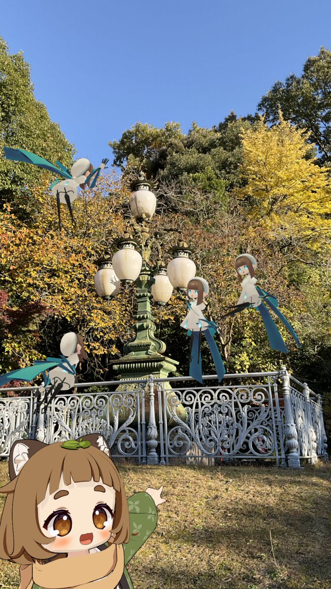 #fumifumi
#MRPhoto
博物館明治村の鉄柵で囲まれた街灯を指差すぽんちゃん

「みて！てっさくちゃんがあそんでるよ！」