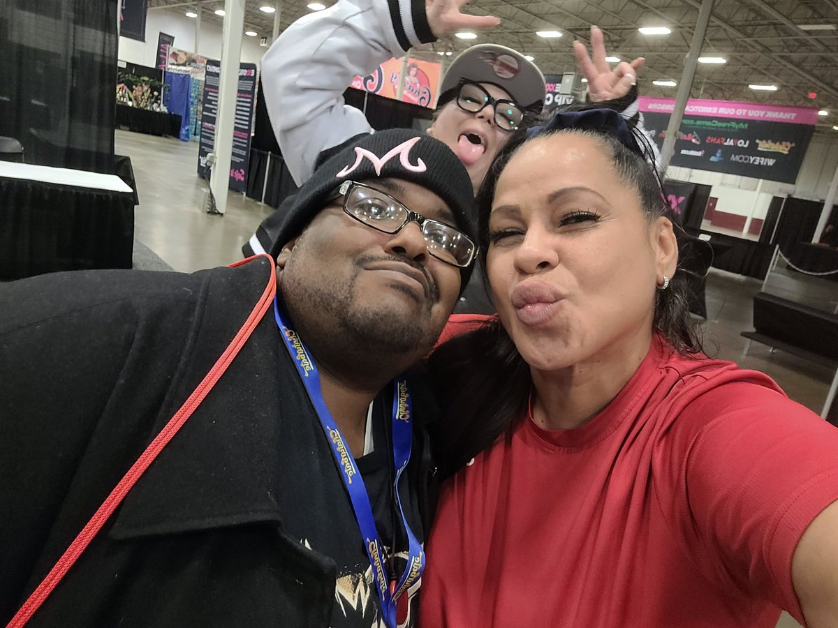I met <a href="/PlatinumPuzzy1/">✨Goddess ✨</a> And <a href="/YayiQueen/">Yayi the Queen of Ruff Ryders 🇵🇷</a> at Exxxotica!!! They are so Awesome and Just Absolutely Gorgeous!!! 😊❤️