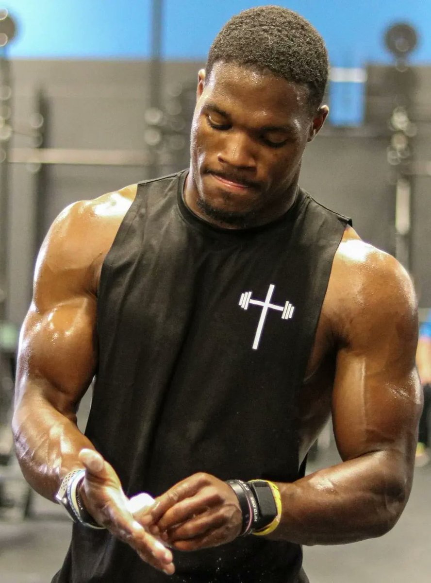 DevonMinney's tweet photo. Premium Cut Off
Not bad of a cut off from Holstrength. Use code DEVONM29 to get 10% off of every purchase! https://t.co/ptivXtde4j