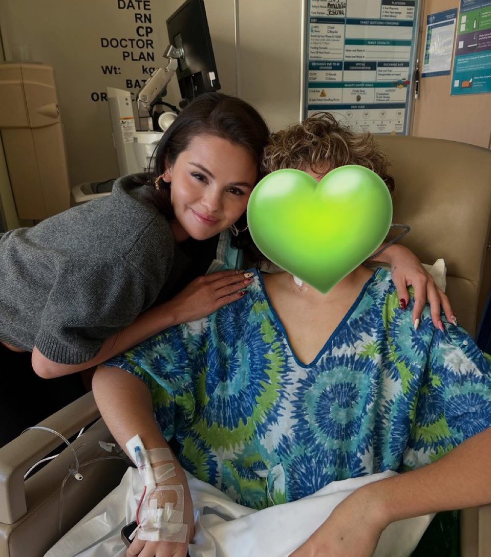 MyLifeIsSelG2's tweet photo. Selena recently at a hospital visit #GomezUpdate https://t.co/7XeLirqtF8
