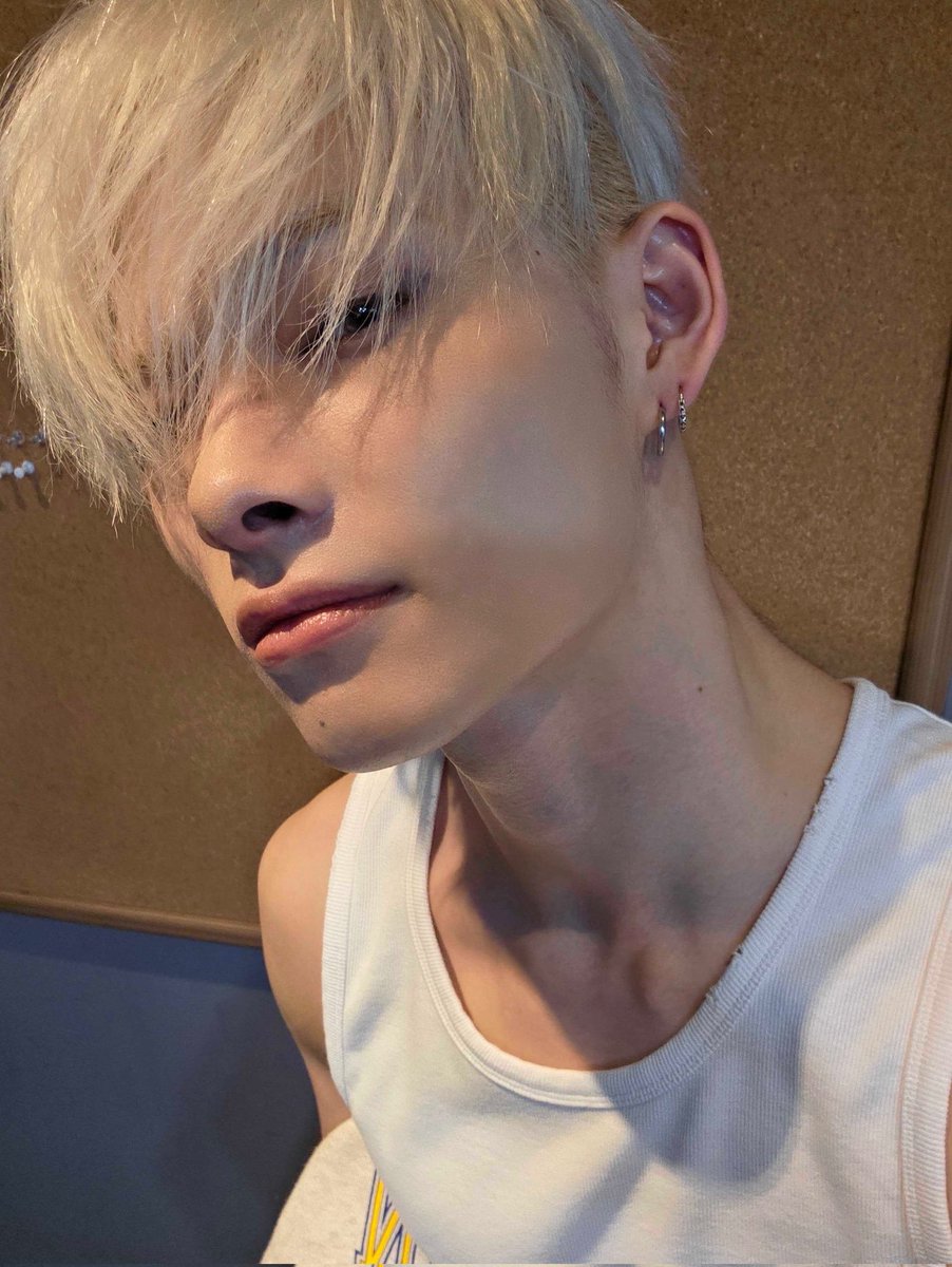 ni-ki not 15 anymore...

NI-KI

NOT

15

ANYMORE 

NOOO!!! MY BABYYY 😭😭😭