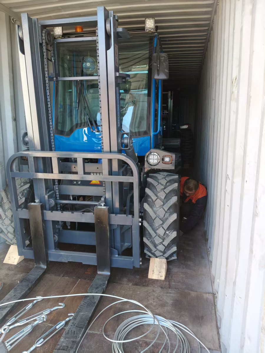 nolanli007's tweet image. 🇧🇷 RT35 shipped to Brazil!
3.5-ton rough terrain forklift on the move — strong, stable, and ready to work.
#BLANCELE #ForkliftBrazil #MachineryExport #RT35 #GlobalB2B