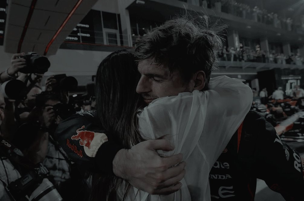 ⠀ 
       ୨ৎ    ﾉ    𝐢nstagram 𝐩ost   .      ⊹

︎ ︎
︎
       ♡  💬  ⌲    
       𝗰𝗮𝗺𝗴𝗮𝘀𝗹𝘆  my forever champ.
⠀