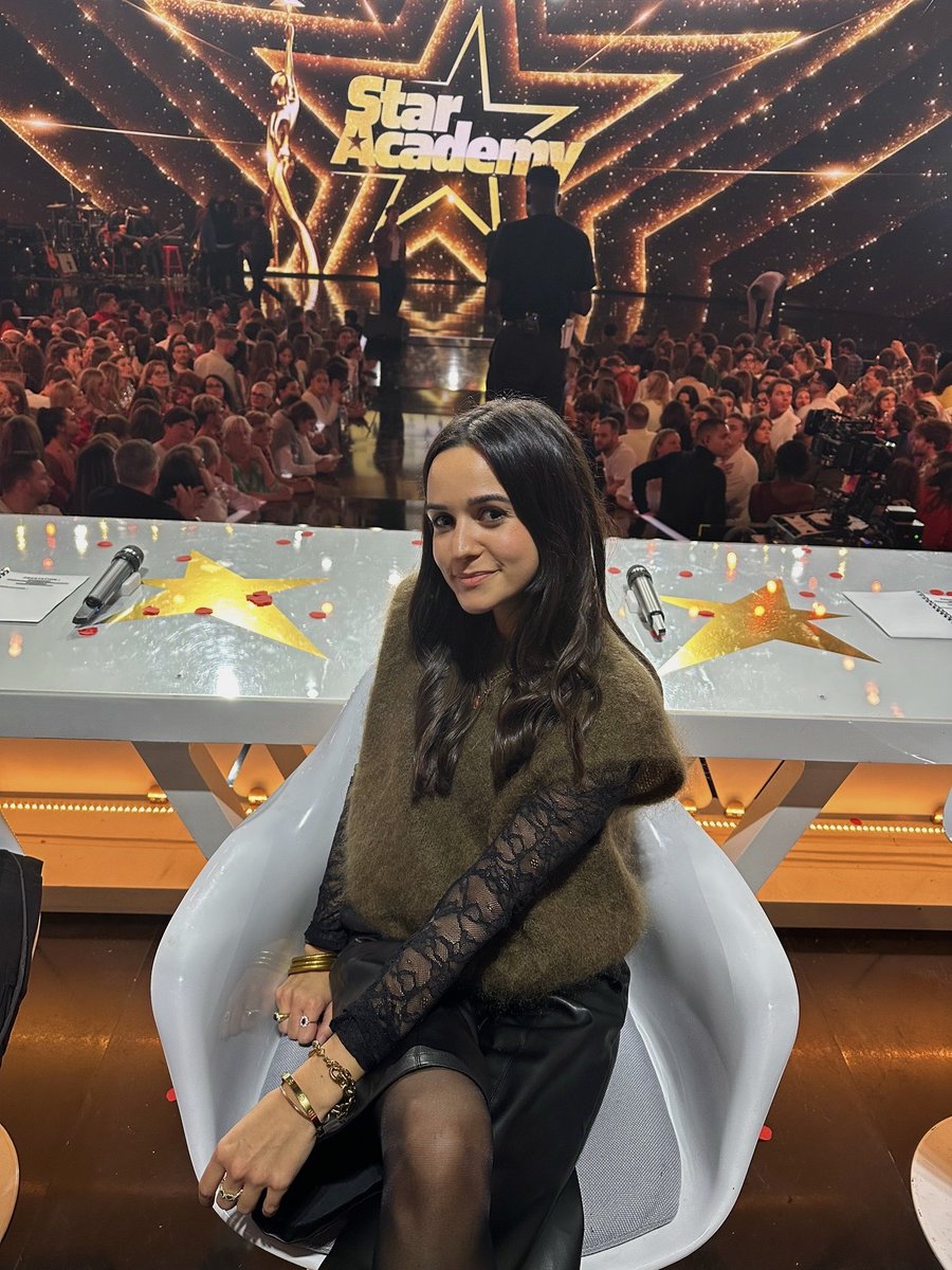 louise_chvn's tweet photo. Sur le plateau de la #StarAc vendredi 🥰🪩🎤💃🏻
#staracademyleprime #StarAcademy #Studio217 https://t.co/o1oWEyTbKx