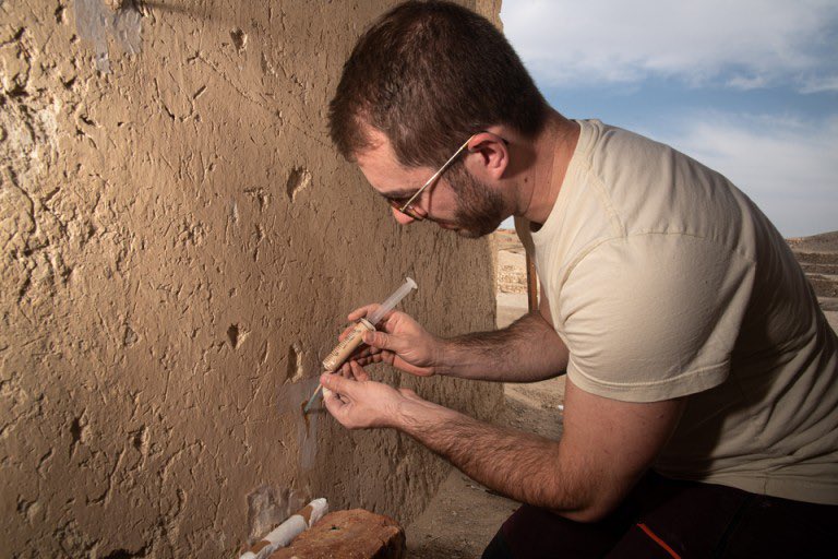 MKTP_expedition's tweet photo. Day 18: conservation methods and theories applied in the case of Djari. Métodos y teorías de conservación puestos a prueba en el caso de Djari. https://t.co/caaweXaK2p #thebes #conservation @UAHes @CulturaUAH @FundacionPalarq @AEDEoficial https://t.co/i1FlnuHS8c