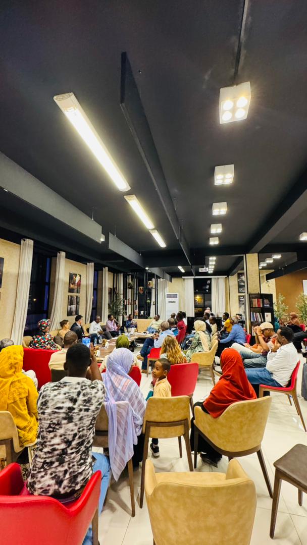 Mohamedamedissa's tweet photo. Grandiose! 

La 4eme édition du Café littéraire Barbera Djibouti SVAMC a été une très belle réussite. 
Cette édition consacrée à l'œuvre du Dr Moussa Omar Youssouf intitulé: L'obsession de réussir: initié par mon grand-père Qarulleh Mousa, fut une belle soirée littéraire digne de ce nom. Simple et beau, l'ouvrage autobiographique de Dr Moussa est aussi important que son parcours professionnel riche et divers. 
L'ambassadeur de France à Djibouti M. Jérôme Bresson nous a honoré de sa présence accompagnée de son épouse. 
Des personnalités issues de tous les horizons ont été présentés. Des échanges constructifs sur des thématiques aussi intéressantes les unes que les autres comme le nomadisme, la transhumance, les transmission des savoirs, ect ect....
Ce fut un bel événement littéraire et culturel. Une soirée littéraire inspirante et riche. Le Café littéraire Barbera prend son envol et en toute quiétude. Grandiose, enrichissant, motivant, tels ont été les constants des participants. 
Merci au public motivé et impliqué.
Merci à toutes et à tous !
Rendez-vous est donné en 2026 InchaAllah.