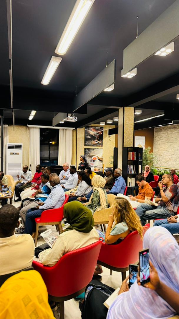 Mohamedamedissa's tweet photo. Grandiose! 

La 4eme édition du Café littéraire Barbera Djibouti SVAMC a été une très belle réussite. 
Cette édition consacrée à l'œuvre du Dr Moussa Omar Youssouf intitulé: L'obsession de réussir: initié par mon grand-père Qarulleh Mousa, fut une belle soirée littéraire digne de ce nom. Simple et beau, l'ouvrage autobiographique de Dr Moussa est aussi important que son parcours professionnel riche et divers. 
L'ambassadeur de France à Djibouti M. Jérôme Bresson nous a honoré de sa présence accompagnée de son épouse. 
Des personnalités issues de tous les horizons ont été présentés. Des échanges constructifs sur des thématiques aussi intéressantes les unes que les autres comme le nomadisme, la transhumance, les transmission des savoirs, ect ect....
Ce fut un bel événement littéraire et culturel. Une soirée littéraire inspirante et riche. Le Café littéraire Barbera prend son envol et en toute quiétude. Grandiose, enrichissant, motivant, tels ont été les constants des participants. 
Merci au public motivé et impliqué.
Merci à toutes et à tous !
Rendez-vous est donné en 2026 InchaAllah.