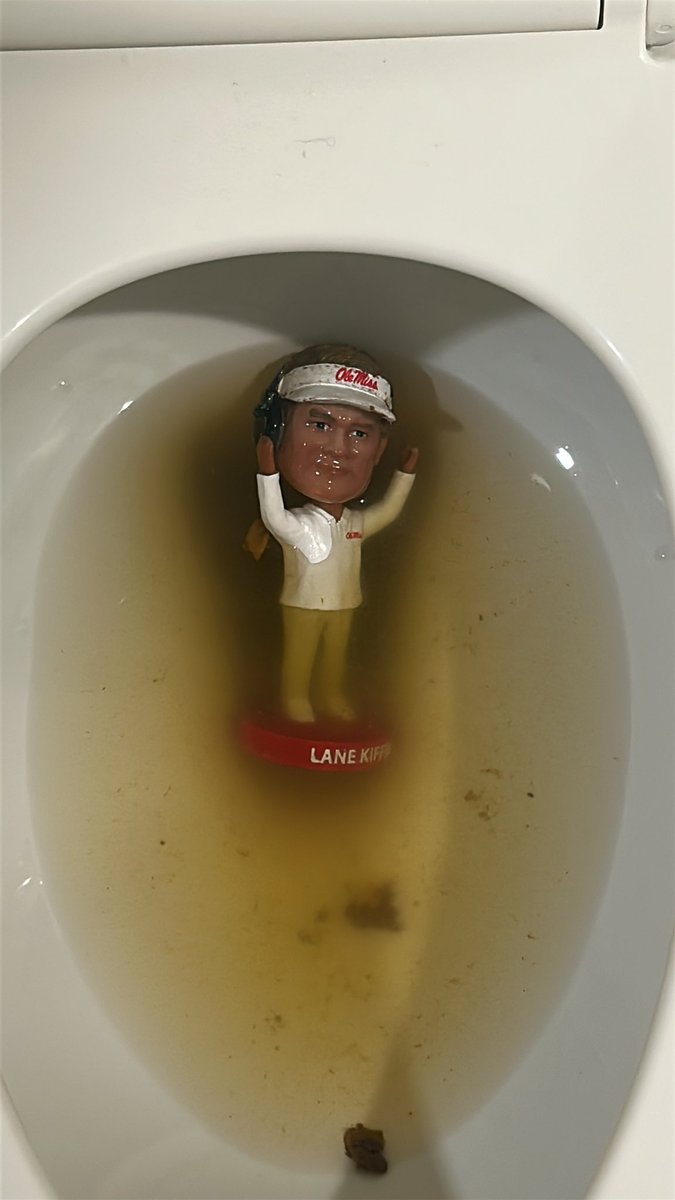 jeffepstein696's tweet photo. @Lane_Kiffin seemed like an appropriate send off https://t.co/8YoHcFNWCf