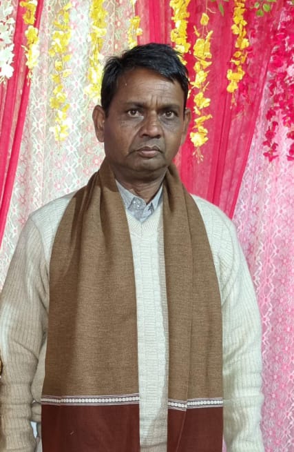 *जिनके उंगली पाकर कर चलना शिखा था , मेरे आदर्श प्रेरणा श्रोत आदरणीय पूज्य पिता जी हम सभी को छोड़ कर गोलोक वासी हो गए।*
पूज्य पिता जी को भावपूर्ण नमन 🙏🏻🙏🏻😭😭