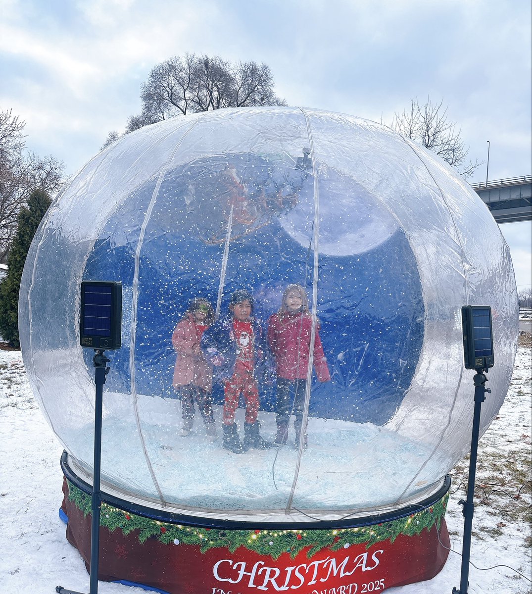 画期的な、アクティビティをみつけると大感動❤️
今週末は、いろんなところでクリスマスマーケット🎄⛄️でこんなものを発見(☆∀☆)

自らが、スノードーム❅◌̥☃*⃝❅❆🧚‍♀️になる❣️www

ちょっとやってみたかった🫶
3Dプリンターとかで自分のスノードーム作りとか好きなもの沢山つめたの作りたいな😉