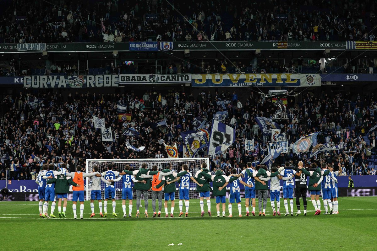Quina forma d'acomiadar l'any a casa. 

Gràcies, afició!