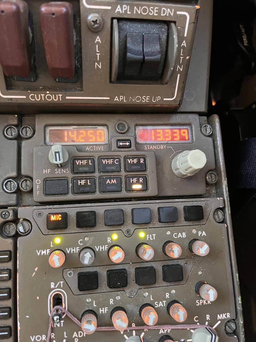 W6MOQ's tweet image. ✈ When #aeronautics meets #hamradio! 🛩🛩🛩🛩🛩 🛰📡
 🛫 Below 👇 just 4 examples! Ham-pilots really enjoy making #airborne mobile contacts from their office 😁 in the sky! 
🌍🌎🌏 @grok: hamradio No barriers! 😎 ⛄☃️🥂  🇺🇸 🇺🇸 🇺🇸 🇺🇸