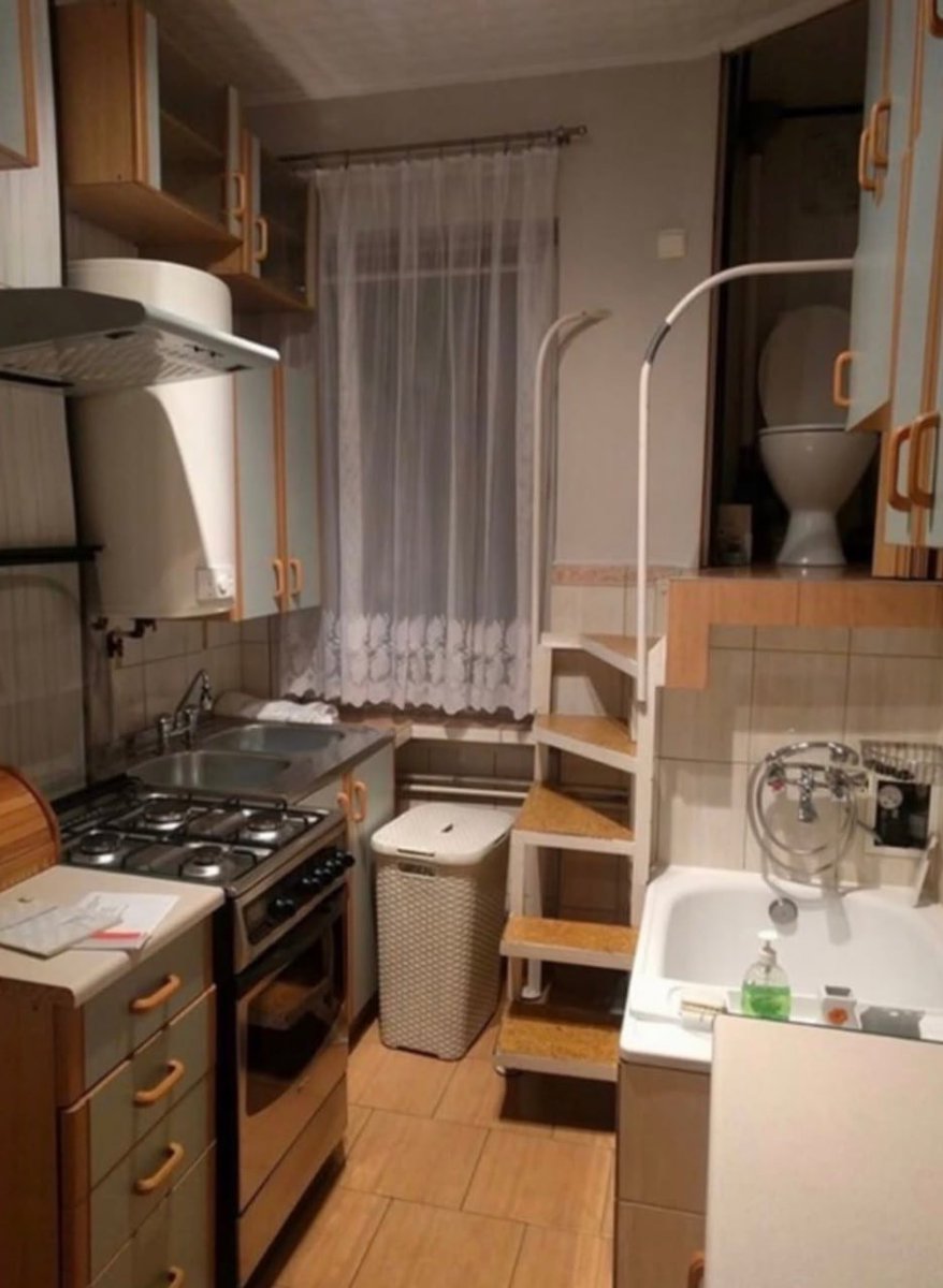 KrakowZPB's tweet photo. - Gdzie masz kubki?
- W górnej szafce... nie w tej
#mikroapartament #mikrokawalerka #mieszkanie #nieruchomości #landlord #flipy #fliper #fliperzy https://t.co/6pMBCJPKWE