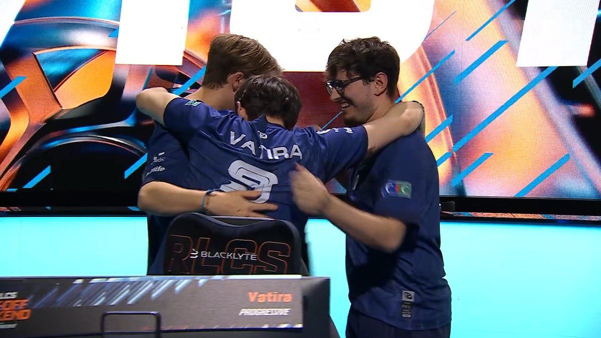 MrPoulpy tweet media