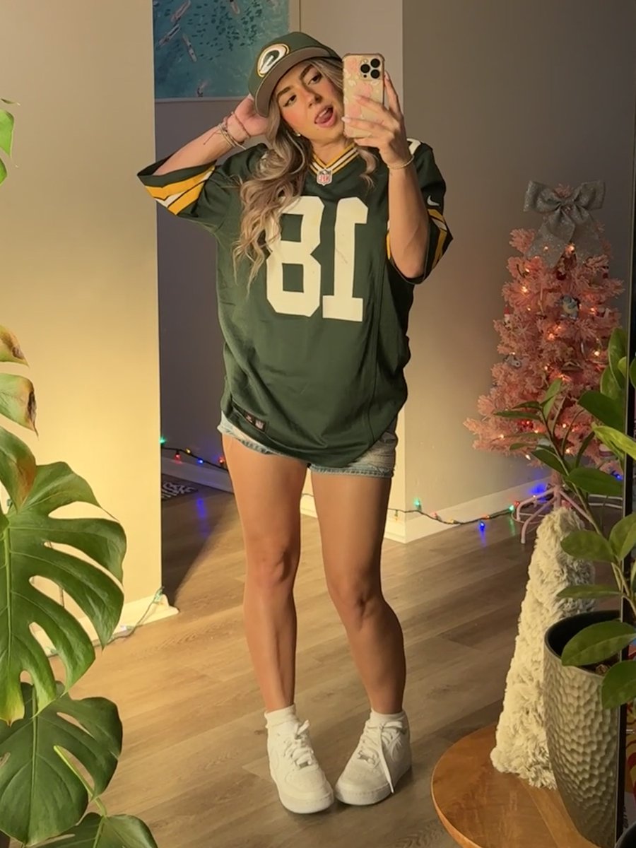 mia skye tweet media