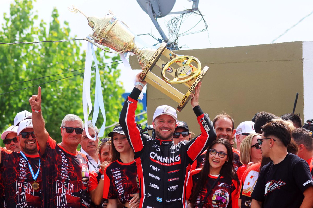 Las mejores fotos del festejo del Titán de Arrecifes. 🍾

📷 @bernabosco

#TurismoCarretera #TC #Canapino