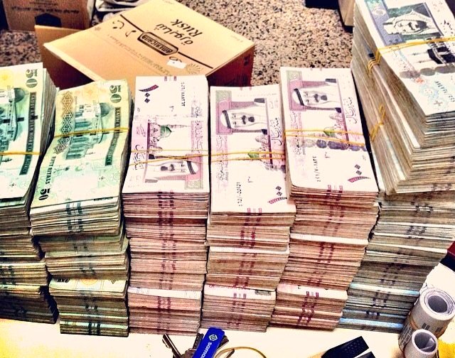 🤍🤍
ألي عنده يقين بإن ( الله ) قادر على تغيير الأحول في ثانيه يغير حياتك من حال إلى حال يضع قلب 🤎 ويكتب 📝 يارب 🤲
🤍🤍