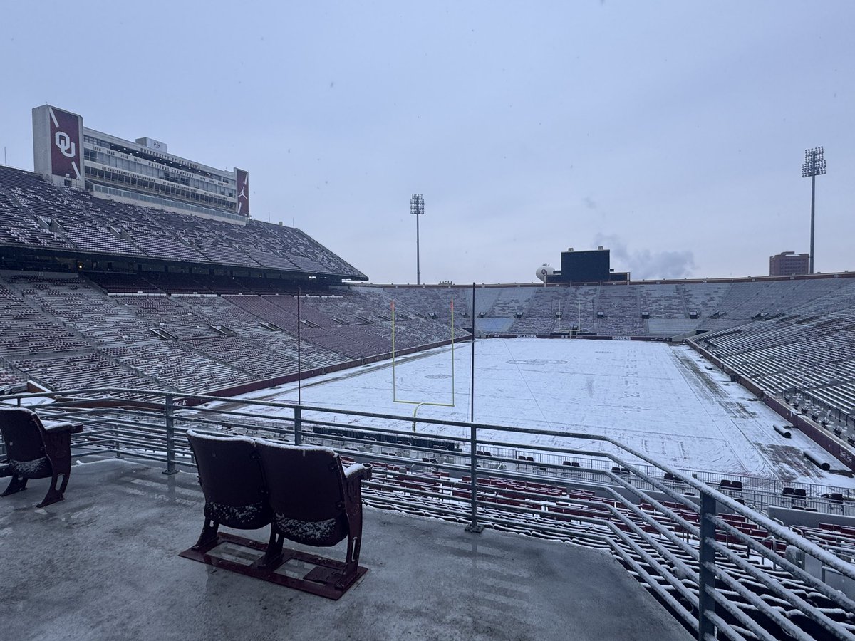 JimNagy_Sooners's tweet image. Possibility of a snow game in Norman under Friday night lights.

Sign me up!

#BoomerSooner #HardToKill