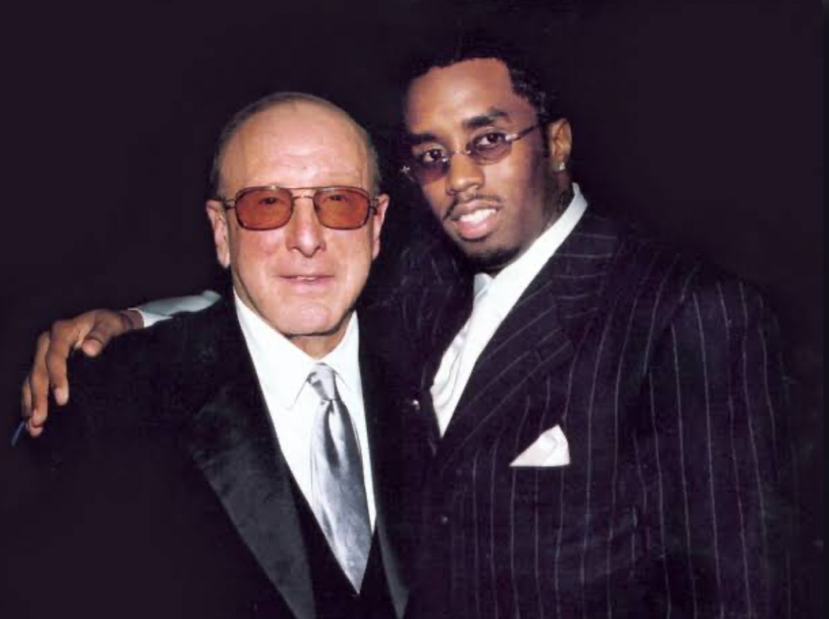 WalkCrime's tweet image. The Diddy doc was fire but it let Clive Davis slide way too easy.

We all know Clive was Puffy’s real godfather in this game. Signed him, funded him, showed him every move.

I needed them to dig into THAT relationship instead of just flashing his face and dipping.

Some devils…