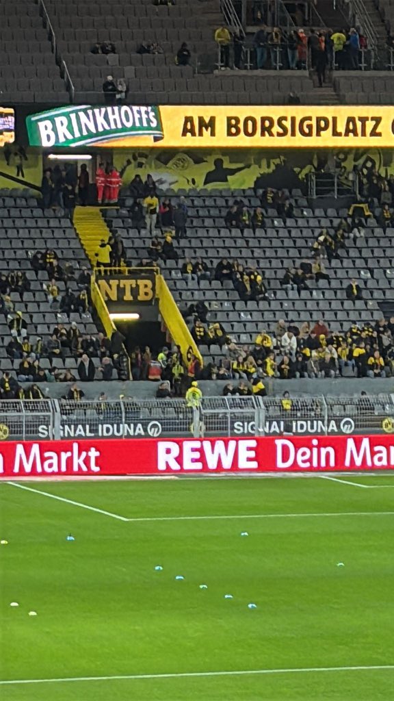 nordthueringer's tweet photo. Das war doch mal ein richtig geiles Spiel unseres BVB auch dank der starken Hoffenheimern. Am Ende hieß es dann verdient 2:0 für unseren @BVB  Indie @nordthueringer waren natürlich wieder dabei
#bvb 
#bvbtsv
#Bundesliga https://t.co/Acojbsev6J