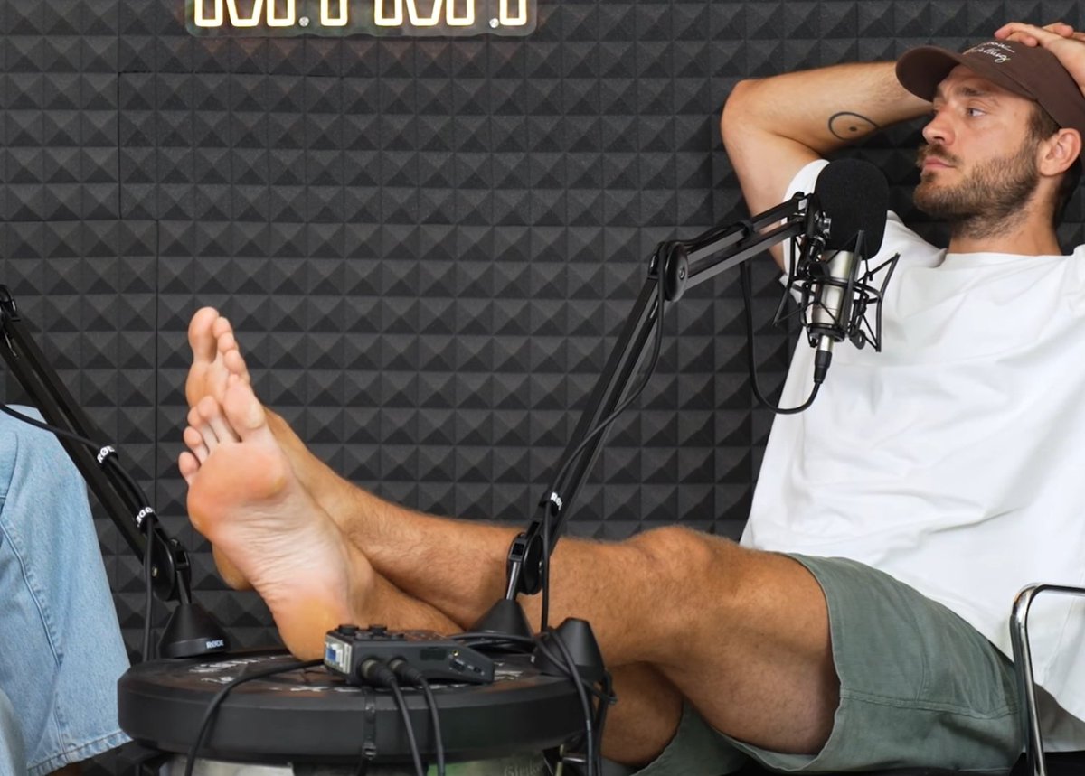 Male Feet 👣 tweet media