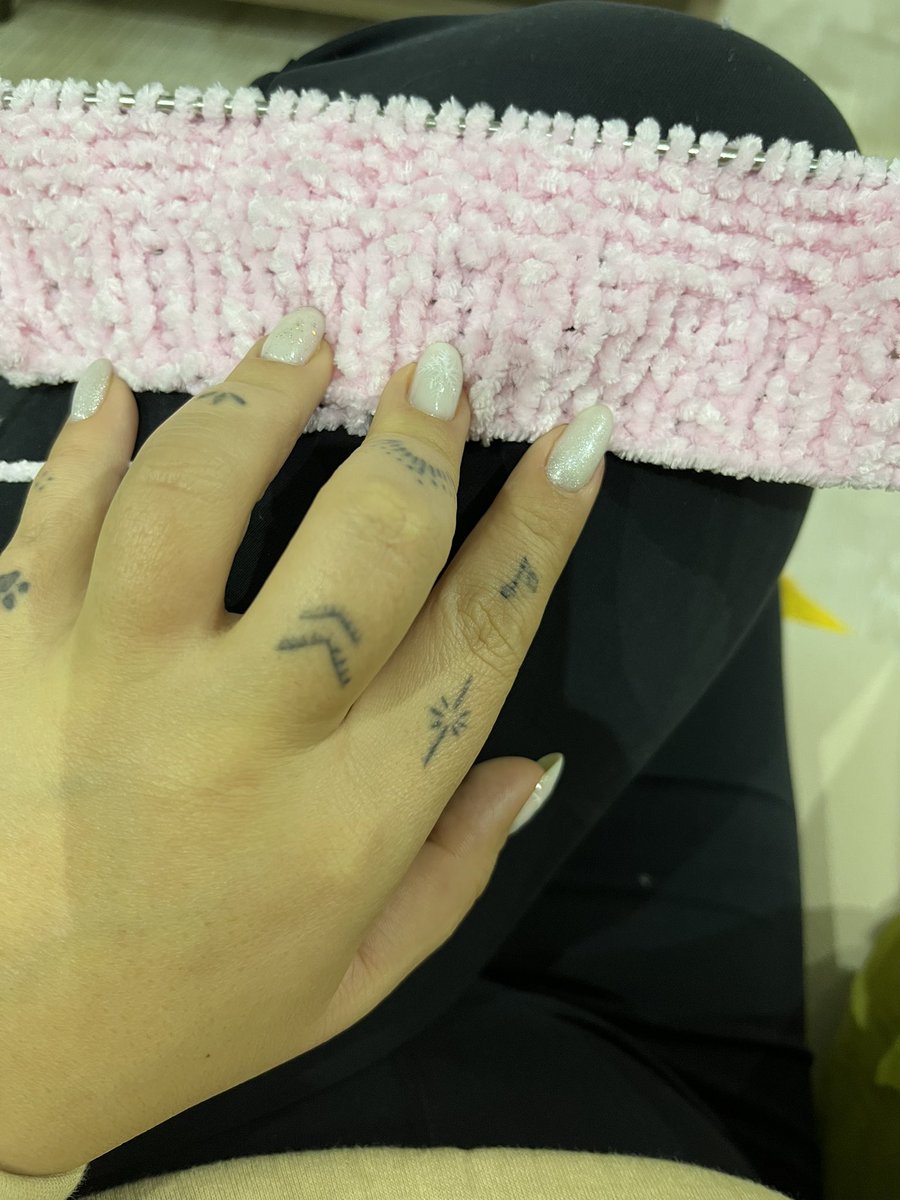 Şapka imalatı yapıyorum minik bir hanımefendi için 🥰

Ahhh bu benim iyi kaynana hallerim 🫣😌