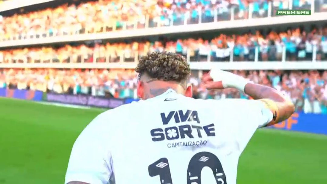 _BeFootball's tweet image. NEYMAR 🇧🇷 FAIT LE TOUR DU STADE, IL VIT CE MAINTIEN AVEC SANTOS COMME UNE VICTOIRE EN LDC, C’EST MAGNIFIQUE !!!! 🤩🖤🤍