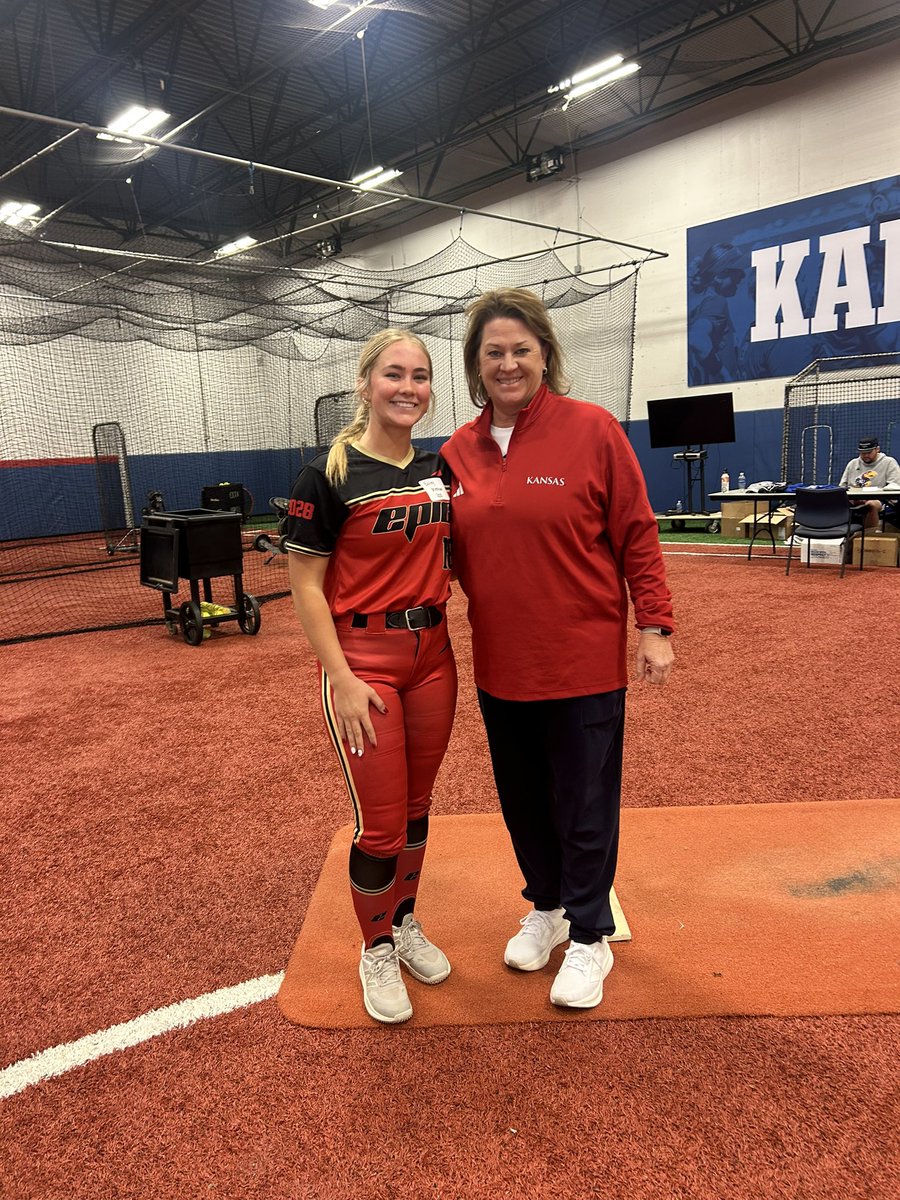 BaileyUhlenhake's tweet image. Time flys with @KUSoftball!! Big thanks to all the coaches and players who helped me get better today!! 
#des #RockChalk
@CoachMcFalls @LauraHeberling @JackNLucysDad @Epic__SB @EpicNational16u