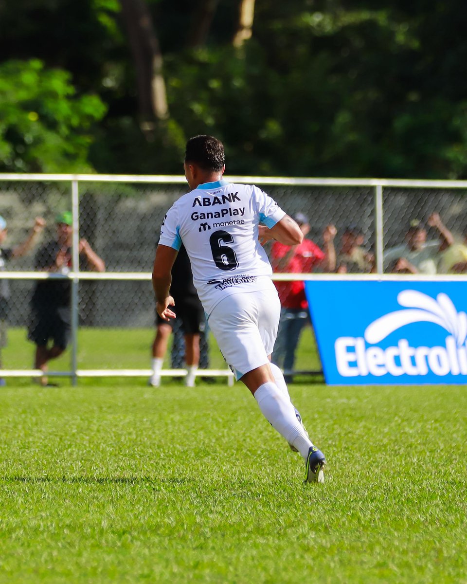 AlianzaFC_sv's tweet photo. 🚀 ¡MISIL DE CHICHO! SI NO ES GOLAZO, NO APLICA. 🤩😮‍💨 

#AlianzaFC 🅰️ https://t.co/s78Q5fxomd