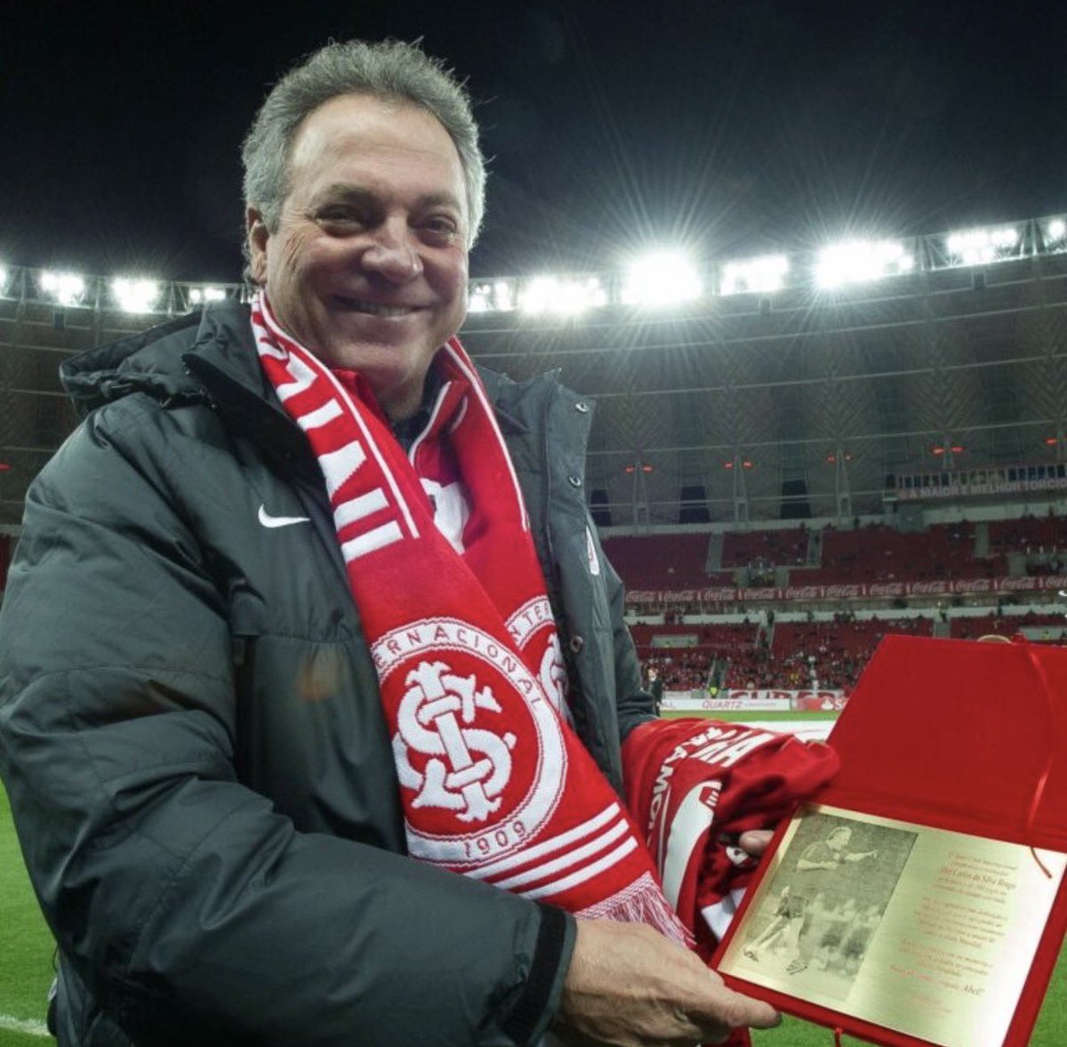 matheus_ramlim's tweet image. Um colorado que há uma semana atrás tava em casa, aposentado e fazendo churrasco.

Aceitou um pedido e não pensou duas vezes pra ajudar o clube. Sem ganhar nada.

Louco Abel se torna o maior ídolo da história junto a Fernandão.