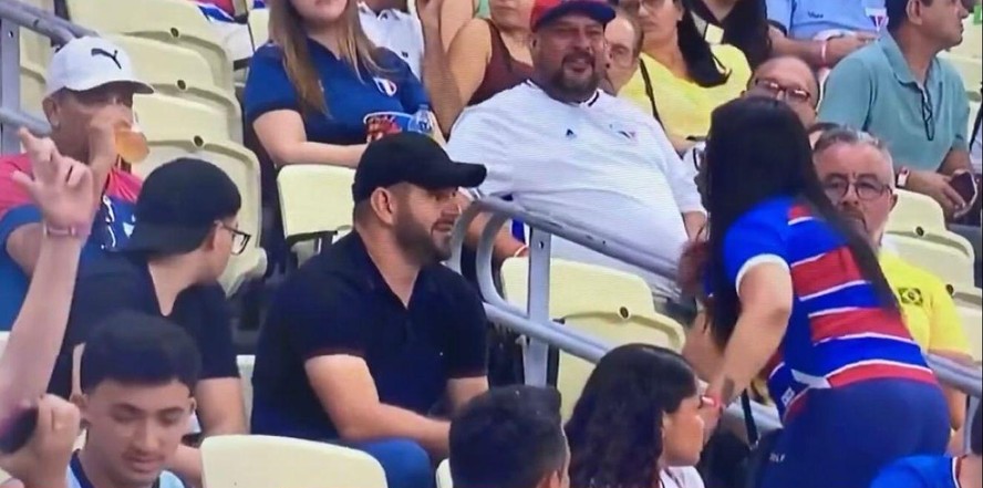 marcelaelaela's tweet image. Vai ser fiscal de torcedor do Operário, sua ridícula