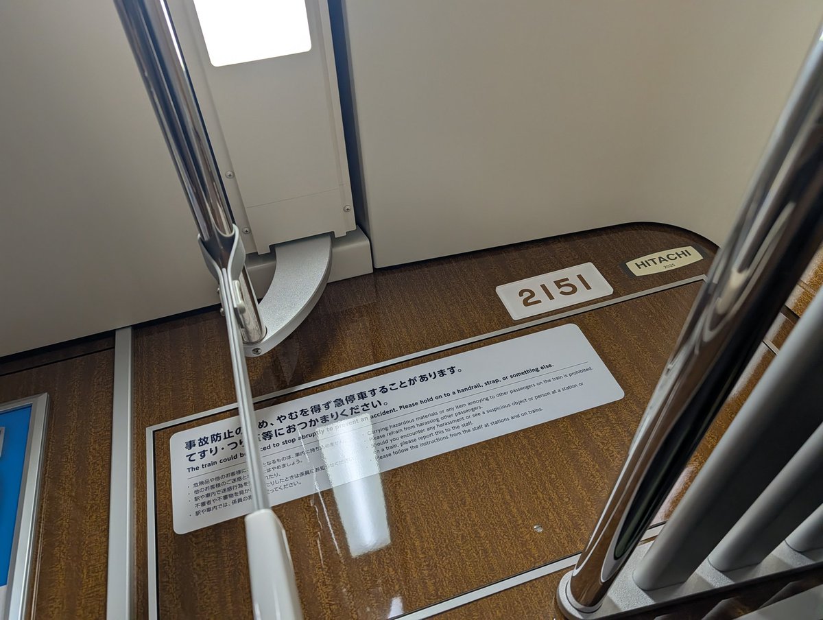 hiace3's tweet photo. 神戸線デビュー2000系に週初め出勤初っ端に当たった
 #阪急電車
  #神戸線2000系 
 #デビュー https://t.co/Bbo1jfFYS1