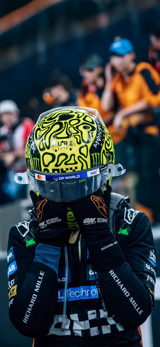 rapzerpiola's tweet photo. Lando Norris 2025💚💚💚💚 https://t.co/DfnK3Ht6s4