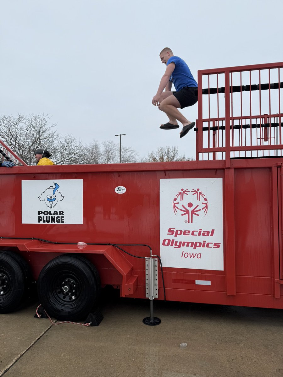jsl1021's tweet photo. Thanks to everyone who helped make our Polar Plunge a success. Our Jaguar teams combined raised over $25,000 for our Special Olympics Iowa and Unified Jags Team! @Jaguars_AD @achs_jaguar @ACHSJagSB @ACHSJagsSoccer @GirlsAchs @ACJagbaseball https://t.co/YrNDE0DME9