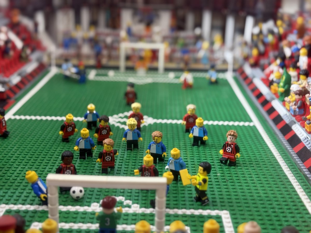 Chance!!!

Madden gets in behind the Brickstal back line but the offside flag is up.

SNOTS 2-1 Brickstal Palace