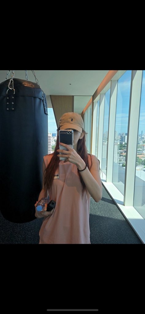 kkurazdoll's tweet photo. Necessito providenciar foto COM camisa 
Desculpa…… olhem a Sakura
#FearnotSelcaDay #FNSD #FSD #FearnotSD #LESSERAFIM #SAKURA
@le_sserafim @IM_LESSERAFIM https://t.co/iXr1WvKKVN