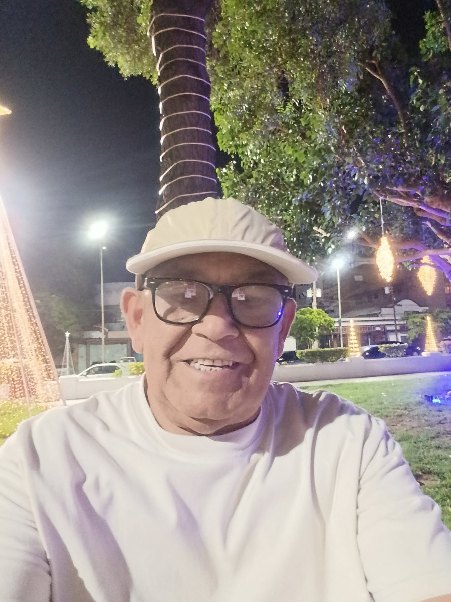 RinconRinco17's tweet photo. No m sigan UDS c lo pierden vamos para cinco perdiendo una increíble la primera valida SÍGANME @RinconRinco17  y un retweet y además una estatua el q m la publique primero tiene mi información por el directo https://t.co/FWc2rXo8ED