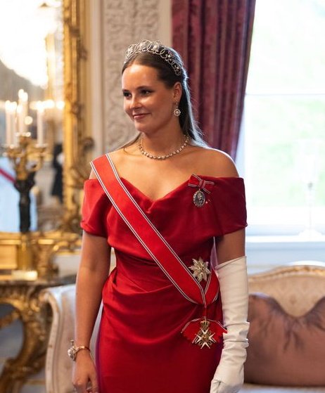 sheeswift's tweet photo. Este año la Princesa Amalia de Orange, Princesa Isabella de Dinamarca, Princesa Ingrid de Noruega y Princesa Elisabeth de Bélgica tuvieron momentos donde lucieron tiara. Ojalá ver pronto a la Princesa Leonor y la Infanta Sofía usando alguna tiara 🥹 https://t.co/GxVq8Q58gc