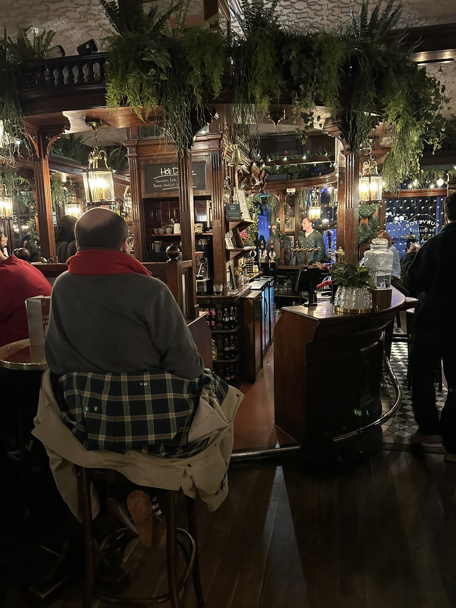 NDW87's tweet photo. @PintsOnTheTube Good little find this. Food was decent too. Unfortunately The Grenadier at Hyde Park Corner was too rammed for us to get in and didn't fancy standing outside on a rainy December night https://t.co/vRjLyExv4Q