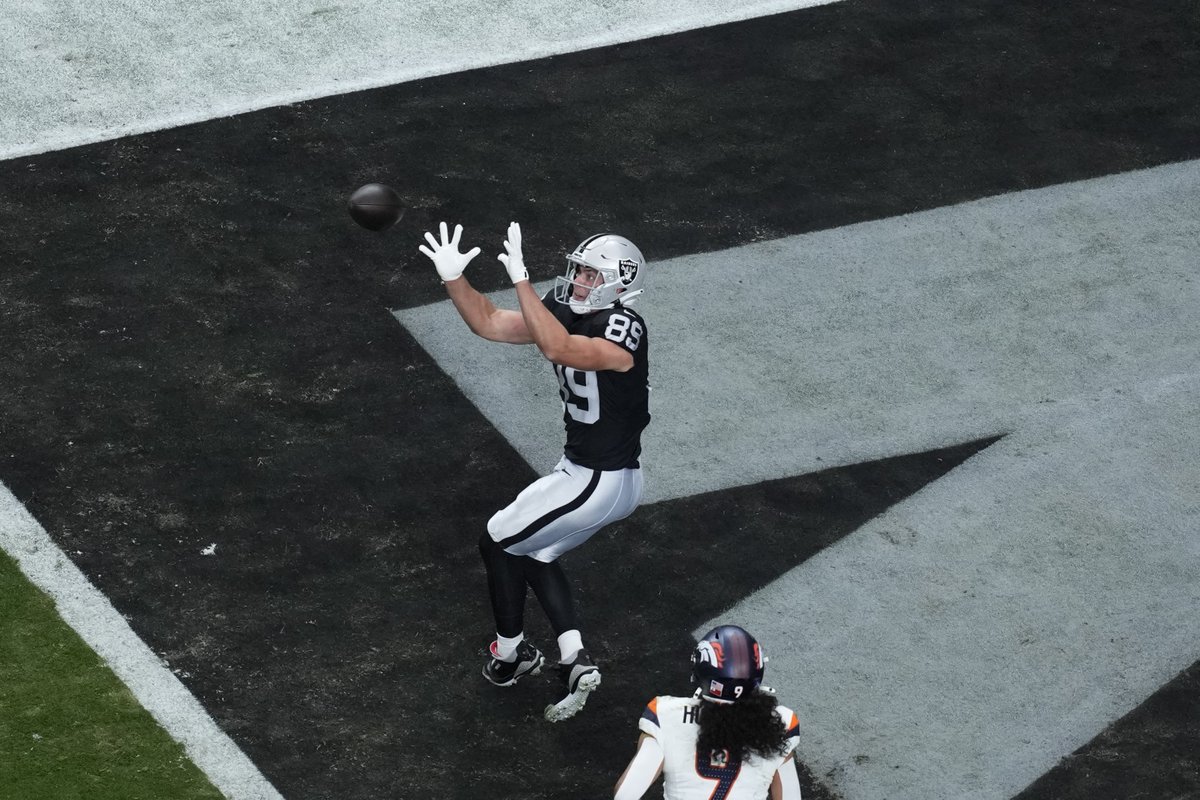 Perfect placement. #DENvsLV
#ProBowlVote + @brockbowers17